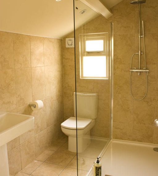 En-suite shower room at The Tankerville Arms