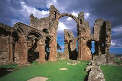 Lindisfarne Priory, Holy Island (© graeme-peacock.com)