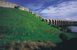 Berwick Castle & Royal Border Bridge (© graeme-peacock.com)