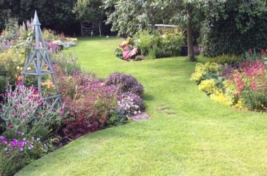 Crookham Village open gardens